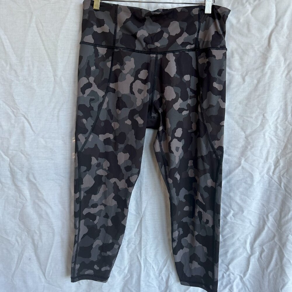 Athleta Lightning Camo 7/8 Tight